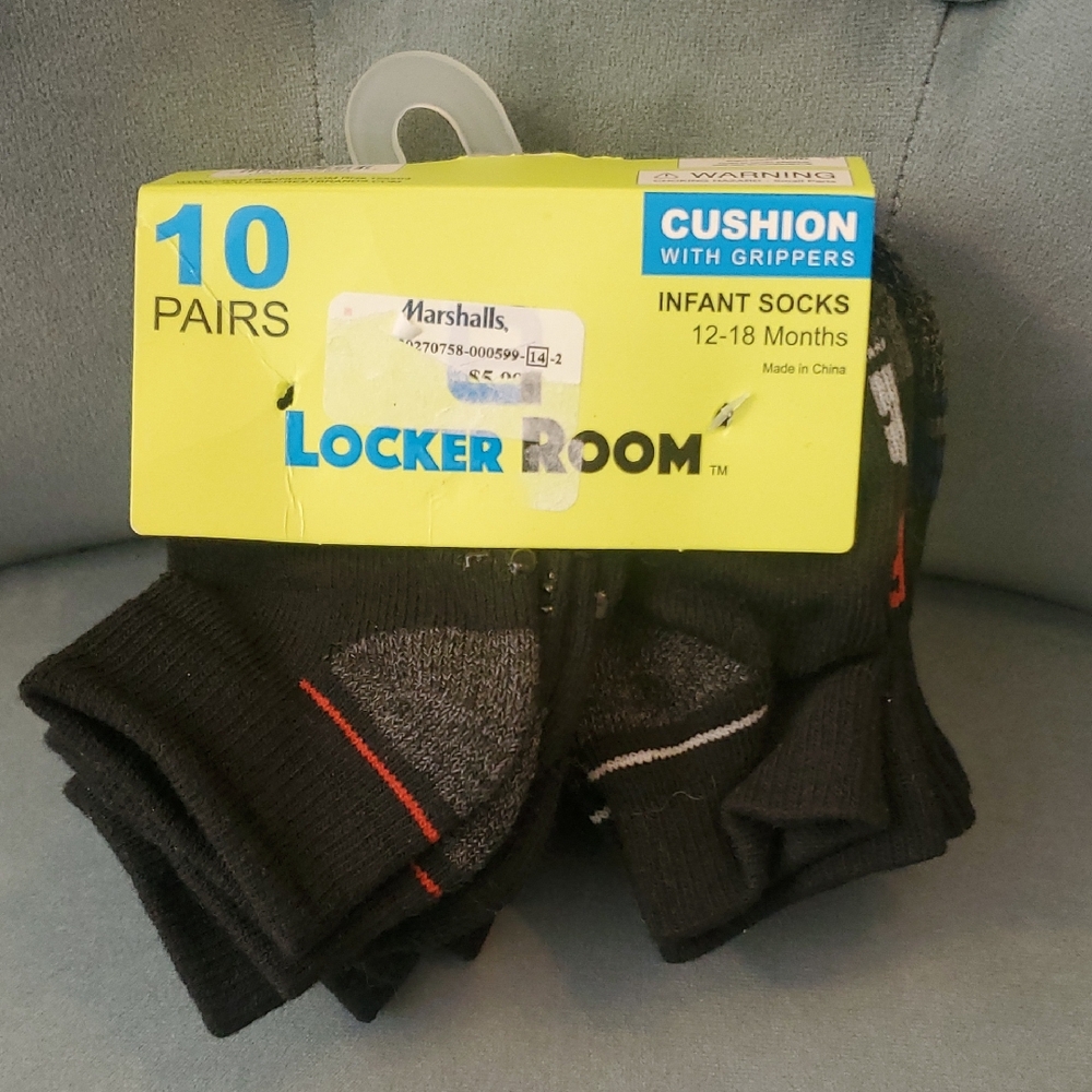 ⭐️3for$20⭐️12/18 MthsBlack Infant Socks with Grippers - 10 Pairs